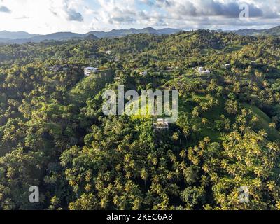 Nordamerika, Karibik, Großantillen, Hispaniola Island, Dominikanische Republik, Sama, Blick auf den Monte Rojo mit dem Boutique Hotel Hacienda Cocuyo Stockfoto