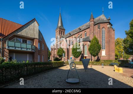 Deutschland, Velen, Bocholter AA, Naturpark hohe Mark Westmünsterland, Münsterland, Westfalen, Nordrhein-Westfalen, katholische Pfarrkirche St. Andreas, Neugotik, Basilika Stockfoto