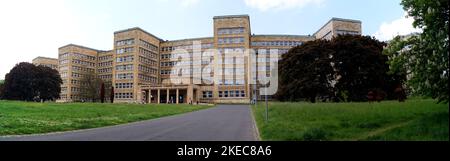 Das Gebäude der IG Farben, das 1928-1930 im Stil der Neuen Sachlichkeit erbaut wurde, beherbergt derzeit den West End Campus der Universität Frankfurt Stockfoto