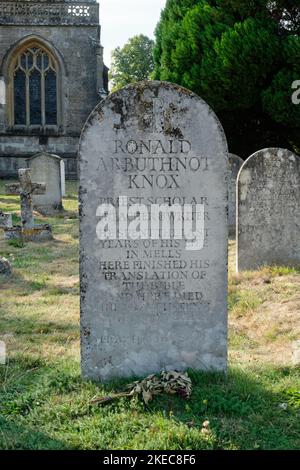Grabstein des katholischen Priesters und Schriftstellers St. Andrews Mells von Ronald Knox Stockfoto