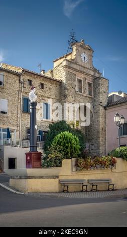 Porte de Narbonne in Saint Marcel sur Aude. Das Tor wurde im XII Jahrhundert als Teil der Befestigungsanlagen gebaut. Stockfoto