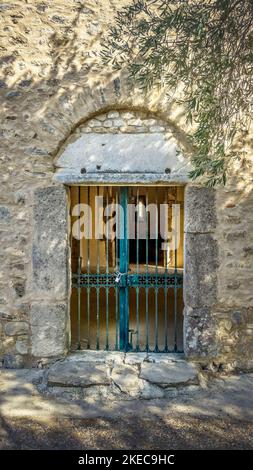 Kapelle Saint Laurent in der Nähe von Moussan. Es wurde im IX Jahrhundert unter westgotischen Einflüssen erbaut. Monument historique. Stockfoto