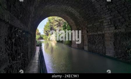 Der Tunnel de Malpas bei Nissan lez Enserune ist 173 Meter lang und wurde 1679 gebaut. UNESCO-Weltkulturerbe. Stockfoto