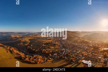 Deutschland, Thüringen, Stadt Schwarzatal, Meuselbach-Schwarzmühle, Dorf, Meuselbacher Kuppe, Wald, Berge, Täler, Luftaufnahme Stockfoto