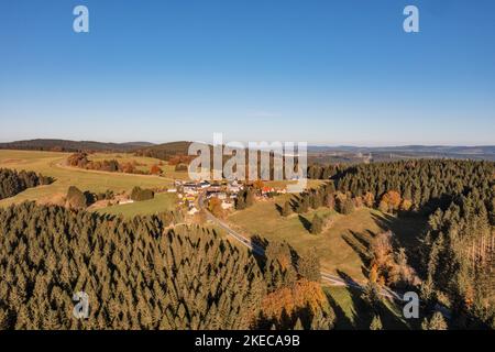 Deutschland, Thüringen, Großbreitenbach, Neustadt am Rennsteig, Kahlert, Dörfer, Rennsteig, Straße, Wald, Berge, Luftaufnahme, Abendlicht Stockfoto