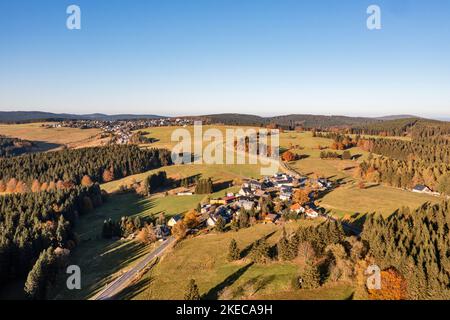 Deutschland, Thüringen, Großbreitenbach, Neustadt am Rennsteig, Kahlert, Dörfer, Rennsteig, Straße, Wald, Berge, Übersicht, Luftaufnahme, Abendlicht Stockfoto