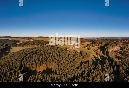 Deutschland, Thüringen, Neustadt am Rennsteig, Kahlert, Dörfer, Rennsteig, Straße, Wald, Berge, Luftbild, Abendlicht Stockfoto