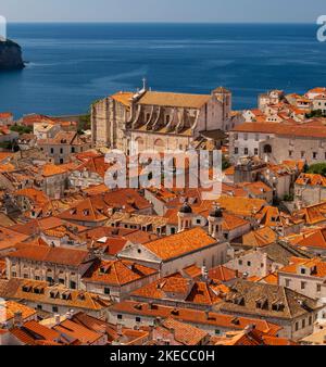 DUBROVNIK, KROATIEN, EUROPA - Kirche des heiligen Ignatius, oben, in der ummauerten Festungsstadt Dubrovnik an der Dalmatiner Küste. Stockfoto