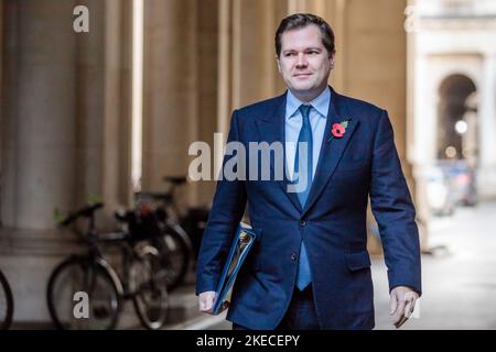Downing Street, London, Großbritannien. 8.. November 2022. Der Abgeordnete Robert Jenrick, Staatsminister (Minister für Einwanderung) im Innenministerium, nimmt an der Wochenzeitung Teil Stockfoto