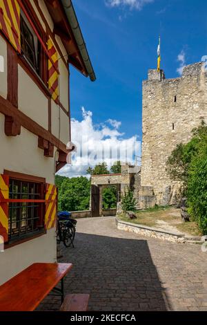 Das Schloss Derneck (14.. Jahrhundert) wird heute vom Schwäbischen Alb als Wanderheim genutzt. Das Schloss liegt im Lautertal am Schwäbischen-Alb-Südrand-Weg und ist ein beliebtes Wanderziel. Stockfoto