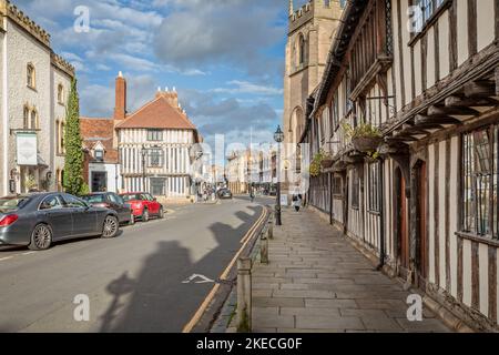 Mittelalterliche Fachwerkgebäude in der Chapel Street, Stratford-upon-Avon, Warwickshire, Großbritannien, am 8. November 2022 Stockfoto