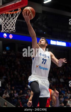 Pardubice, Tschechische Republik. 11.. November 2022. Tomas Kyzlink (Tschechisch) in Aktion während der Qualifikation für die Basketball-Weltmeisterschaft der Männer 2023, Spiel Tschechien gegen Montenegro, am 11. November 2022, in Pardubice, Tschechische Republik. Quelle: Josef Vostarek/CTK Photo/Alamy Live News Stockfoto