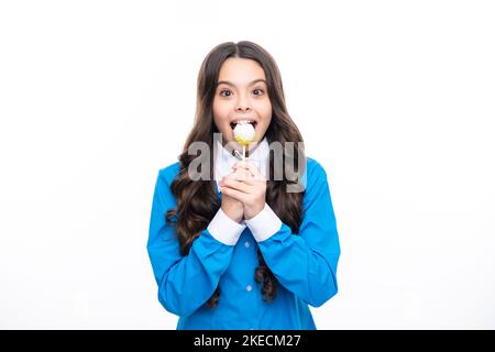 Hipster Teenager Kind Mädchen lecken Lollypop. Zucker Ernährung, Süßigkeiten und Süßigkeiten. Kind isst Lollipop-Popsicle. Stockfoto