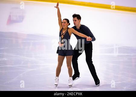 SHEFFIELD, Sheffield. 11., 2022. November. Anastasia Vaipan-Law und Luke Digby aus Großbritannien treten im Rahmen des ISU Grand Prix - MK John Wilson Trophy 2022 am Freitag, den 11. November 2022, im ICE Sheffield paarweise auf. SHEFFIELD, Sheffield. Kredit: Taka G Wu/Alamy Live Nachrichten Stockfoto