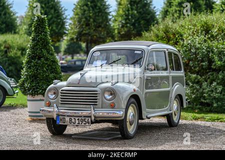 Schwetzingen, Baden-Württemberg, Deutschland, Concours d'Elégance im Schlosspark, Fiat Giardiniera Belvedere, Baujahr 1954, Verdrängung 567, 16,5 ps, Stockfoto