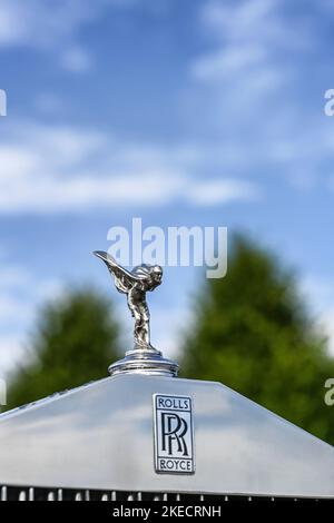 Schwetzingen, Baden-Württemberg, Deutschland, Concours d'Elégance im Schlosspark, Kühlerfigur, Spirit of Ecstacy of a Rolls-Royce, Silver Cloud II, Baujahr 1961, 187 ps, 175 km/h, Stockfoto