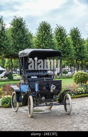 Schwetzingen, Baden-Württemberg, Deutschland, Concours d'Elégance im barocken Schlosspark, Vintage Grout Steamer, USA 1900, Dampfantrieb, 1-Zylinder, 6,5 ps, 320 kg, 35 km h, Classic Gala, Stockfoto