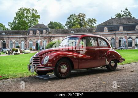 Schwetzingen, Baden-Württemberg, Deutschland, Concours d'Elégance im Schlosspark, DKW, Typ F 91 Sonderklasse, Limousine mit Faltdach, 900 ccm, 34 ps, 895 kg, 3 Zylinder, Erbaut 1954 Stockfoto