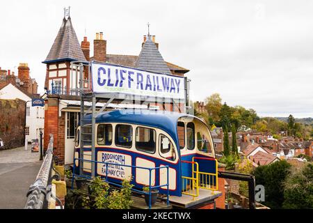 Bridgnorth Castle Hill Railway Co Ltd. Seilbahn-Schrägbahn verbindet Low Town und High Town. Bridgnorth, Shropshire, England Stockfoto