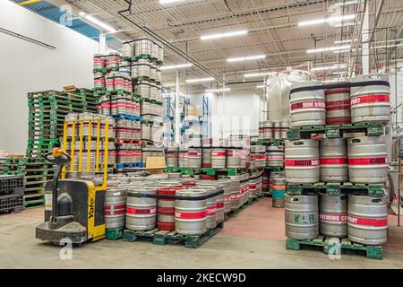 Bierfässer in einer The Amsterdam Brewery, Toronto, ON, Kanada Stockfoto