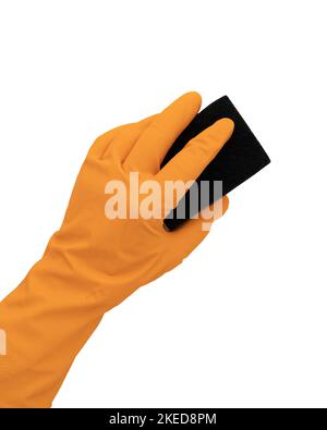 Schwamm zum Waschen von Geschirr in der Hand, Hand in orangefarbenem Latexhandschuh mit isoliertem Schwamm auf weißem Hintergrund, Hausarbeit Stockfoto