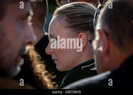 Marion Marechal Le Pen bei einer Pressekonferenz gesehen. Die „Reconquete!“ Die Partei des rechtsextremen Polemikers Eric Zemmour organisierte eine Protestaktion gegen die Aufnahme von Flüchtlingen durch Frankreich. Am 11. November 2022 traf die Ocean Viking mit 230 Migranten an Bord in Toulon ein. Dies ist das erste Mal, dass ein SOS Mediterranée-Schiff Migranten in Frankreich landete. Dieser außergewöhnliche Empfang, so die französischen Behörden, folgt auf die Weigerung Italiens, dem humanitären Schiff Landrechte zu gewähren. (Foto von Laurent Coust/SOPA Images/Sipa USA) Stockfoto