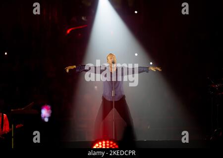 Eboli, Salerno, Italien. 11.. November 2022. Der italienische Sänger und Songwriter Biagio Antonacci tritt während der ''Palco Centrale''-Tournee in Palasele am 11. November 2022 in Eboli, Italien, auf (Bildquelle: © Francesco Luciano/ZUMA Press Wire) Bildquelle: ZUMA Press, Inc./Alamy Live News Stockfoto