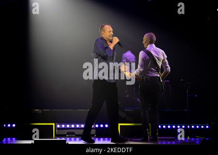 Eboli, Salerno, Italien. 11.. November 2022. Der italienische Sänger und Songwriter Biagio Antonacci tritt während der ''Palco Centrale''-Tournee in Palasele am 11. November 2022 in Eboli, Italien, auf (Bildquelle: © Francesco Luciano/ZUMA Press Wire) Bildquelle: ZUMA Press, Inc./Alamy Live News Stockfoto