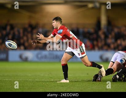 Bath, Somerset, Großbritannien. 11.. November 2022. 11.. November 2022, The Recreation Ground, Bath, Somerset, England; Gallagher Premiership Rugby, Bath versus Leicester Tigers; Richard Wigglesworth von Leicester Tigers geht von einem Ruck Credit: Action Plus Sports Images/Alamy Live News Stockfoto