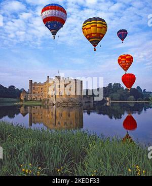Heißluftballonveranstaltung { um die 1980er Jahre) Leeds Castle, Kent. Stockfoto