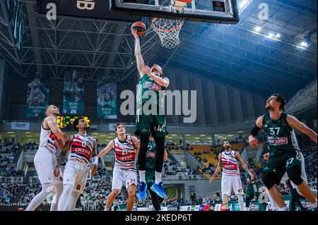 Athen, Lombardei, Griechenland. 12.. November 2022. 40 MARIUS GRIGONIS von Panathinaikos während der Euroleague, Runde 7, Spiel zwischen Panathinaikos Athen und Cazoo Baskonia im OAKA-Stadion am 11. November 2022 in Athen, Griechenland. (Bild: © Stefanos Kyriazis/ZUMA Press Wire) Stockfoto