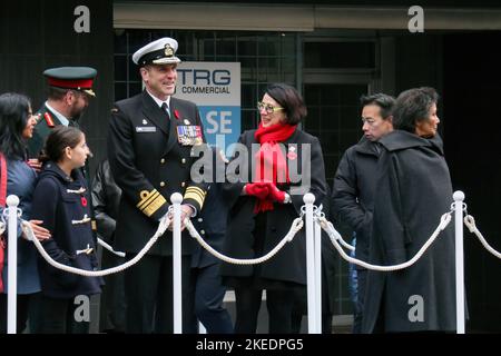 Vancouver, Kanada. 11.. November 2022. Janet Austin, die Vizegouverneurin von British Columbia, ist auf dem Überprüfungsstand der Parade zum Vancouver Remembrance Day zu sehen. Seit 98 Jahren findet die Gedenkfeier des Vancouver Remembrance Day ohne Unterbrechung statt und ist damit die am längsten laufende jährliche Veranstaltung der Stadt. Kredit: SOPA Images Limited/Alamy Live Nachrichten Stockfoto