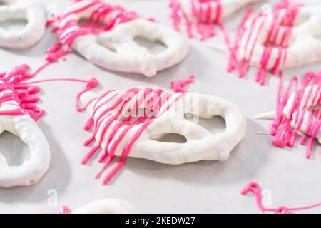 Pretzel Twist Mit Schokoladenüberzogene Gourmet-Spezialitäten Stockfoto