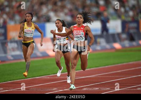 Mujinga Kambundji (Schweiz), Delphine Nkansa (Belgien), Tatjana Pinto (Deutschland). 100 m Halbfinale für Frauen. Europameisterschaften München 2022 Stockfoto
