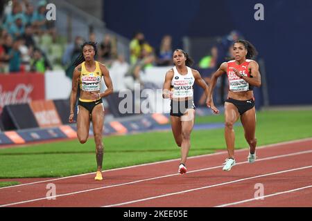 Mujinga Kambundji (Schweiz), Delphine Nkansa (Belgien), Tatjana Pinto (Deutschland). 100 m Halbfinale für Frauen. Europameisterschaften München 2022 Stockfoto