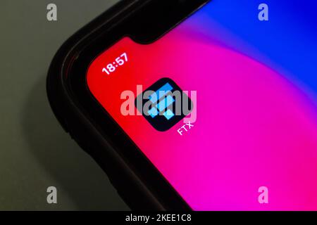 Vancouver, KANADA - Nov 11 2022 : Closeup FTX App (FTX Cryptocurrency Exchange, FTX Trading Limited) auf dem iPhone-Bildschirm. Stockfoto