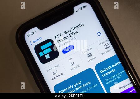 Vancouver, KANADA - Nov 11 2022 : App von FTX (FTX Cryptocurrency Exchange, FTX Trading Limited) im App Store auf dem iPhone. Im November 2022 gab FTX bekannt, dass Stockfoto