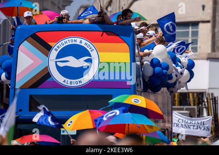 Die Feier des Pride Day 2022 von Brighton und Hove Albion. Stockfoto