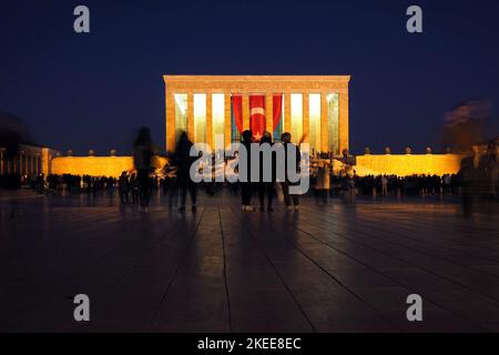 Besucher im Mustafa Kemal Atatürk Mausoleum (Anıtkabir) in Ankara, Türkiye. Oktober 29 2022 Stockfoto