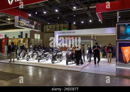 Motorrad und Zubehör ausgestellt auf der EICMA, internationale Motorradausstellung am 2022. NOVEMBER, Mailand, Lombardei Stockfoto