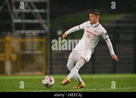 Roeselare, Belgien. 11.. November 2022, Ethan Butera (58) von RSCA Futures während eines Fußballspiels zwischen Club Brugge NXT und RSCA Futures während des 13. Spieltages in der Challenger Pro League für die Saison 2022-2023, am Freitag, den 11.. November 2022 in Roeselare, Belgien. FOTO DAVID CATRY | SPORTPIX Stockfoto