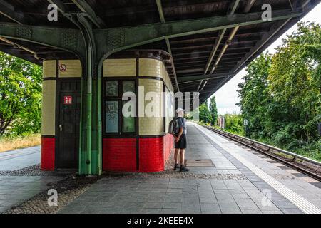 S Wilhelmsruh, S-Bahn-Station bedient S1 & S26 Linien, Reinickendorf, Berlin. Architekt Ernst Schwartz. Stockfoto