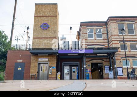 London - November 2022: Hanwell Station, eine Hauptbahnstation in Ealing West London Stockfoto