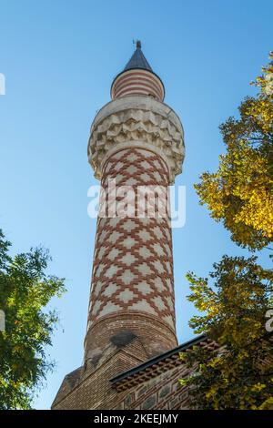 Minarettturm der Dschumaya Moschee in Plovdiv, Bulgarien. Stockfoto