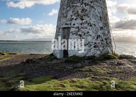 TWR Bach Lighthouse auf Llanddwyn Island, Anglesey, North Wales. Stockfoto