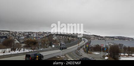 Tromso, Norwegen - 9. Mai 2022: Tromso-Brücke Stockfoto