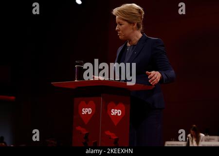 Berlin, Deutschland. 12.. November 2022. Franziska Giffey (SPD), Regierende Bürgermeisterin von Berlin, spricht auf dem Landesparteitag der SPD Berlin. Quelle: Carsten Koall/dpa/Alamy Live News Stockfoto