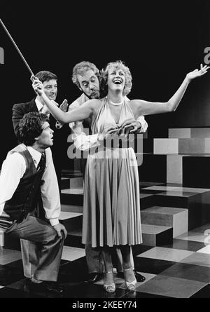 l-r: Martin Connor, Robin Ray, Jonathan Adams und Tricia George in TOMFOOLERY at the Criterion Theatre, London SW1 05/06/1980 Words, music & Lyrics von Tom Lehrer zusammengestellt von Robin Ray & Cameron Mackintosh musikalische Leitung: Chris Walker Design: Adrian Faux Beleuchtung: Andrew Bridge Regie: Gillian Lynne Stockfoto