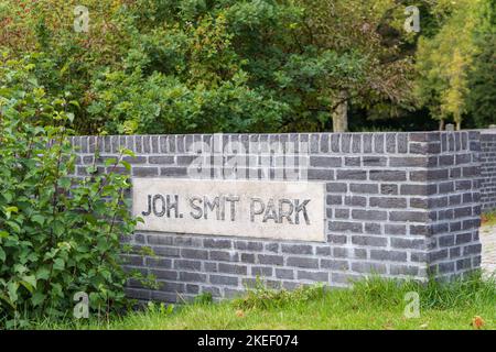 Zuidhorn, Niederlande - 25. September 2022: Parkschild Johan Smitpark in Zuidhorn, Gemeinde Westerkwartier Groningen in den Niederlanden Stockfoto