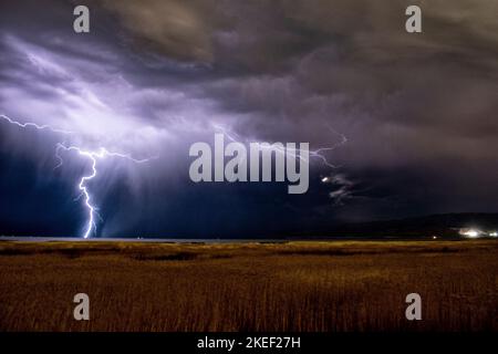 Der Blitz am Nachthimmel Stockfoto